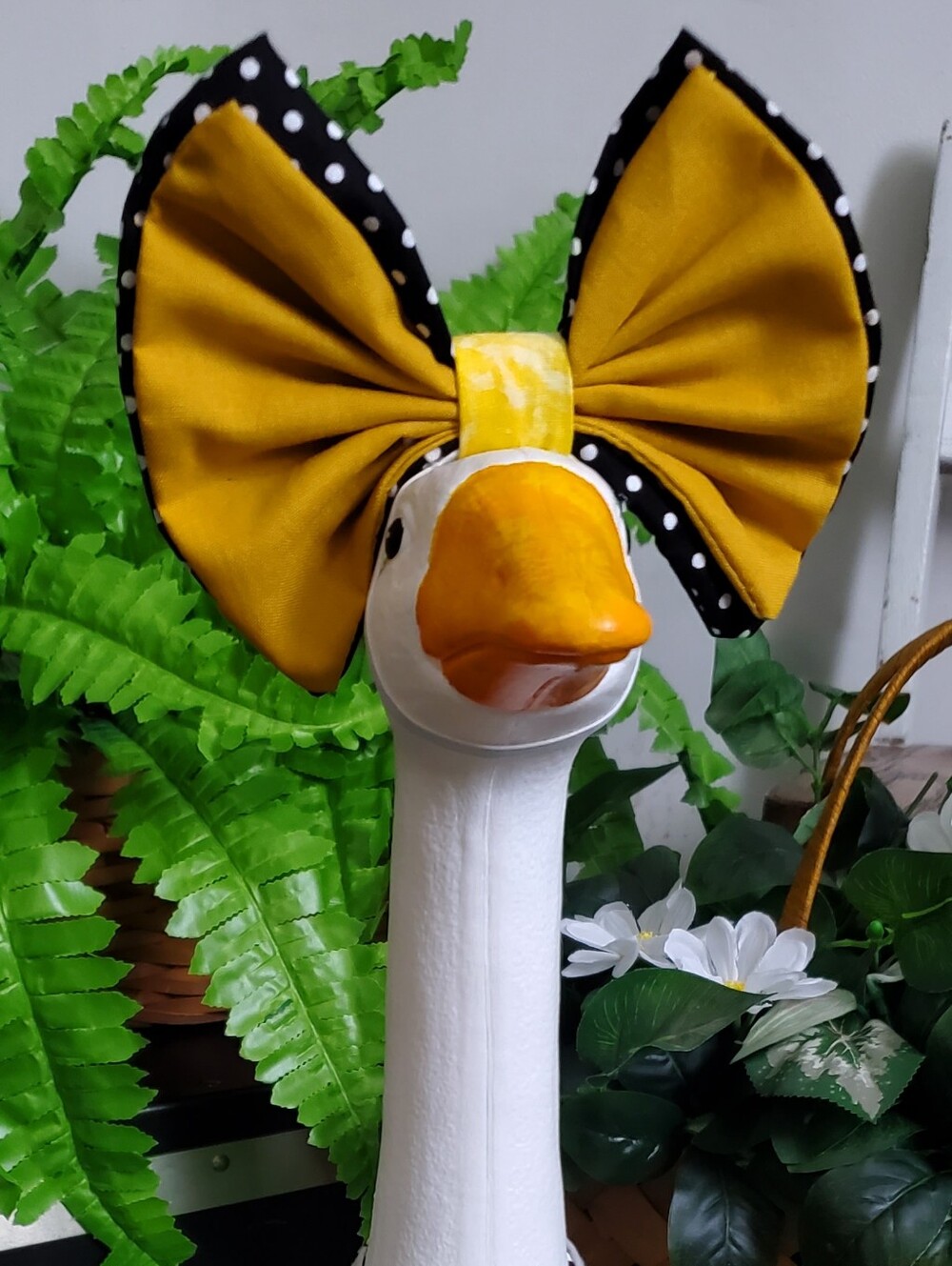 Porch Goose Outfit & Bow Set Bee Print - Picture 3 of 10